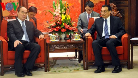 Глава ЦК ОФВ Нгуен Тхиен Нян встретился с премьером Госсовета КНР - ảnh 1