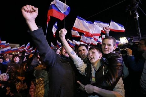 Большинство крымчан проголосовало за присоединение автономии к РФ - ảnh 2