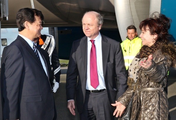 Премьер-министр СРВ прибыл в Нидерланды для участия в 3-м саммите по ядерной безопасности - ảnh 1