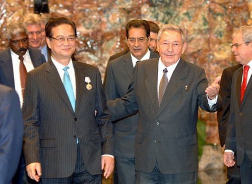 Премьер-министр СРВ Нгуен Тан Зунг провел переговоры с председателем Госсовета Кубы - ảnh 2