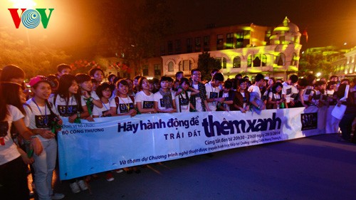 Фотографии с акции «Час Земли-2014» в Ханое - ảnh 10