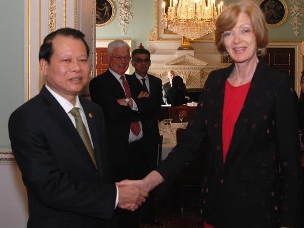 Вице-премьер СРВ Ву Ван Нинь встретился с лорд-мэром лондонского Сити - ảnh 1