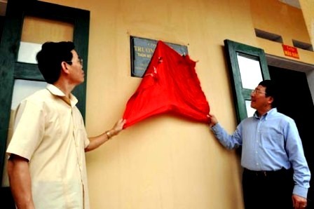 Вице-премьер СРВ Фам Бинь Минь передал провинции Хазянг новую школу для детей из малоимущих семей - ảnh 1