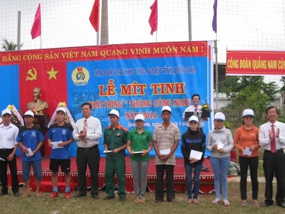Во Вьетнаме проходит ряд мероприятий, посвященных Международному дню трудящихся - ảnh 1