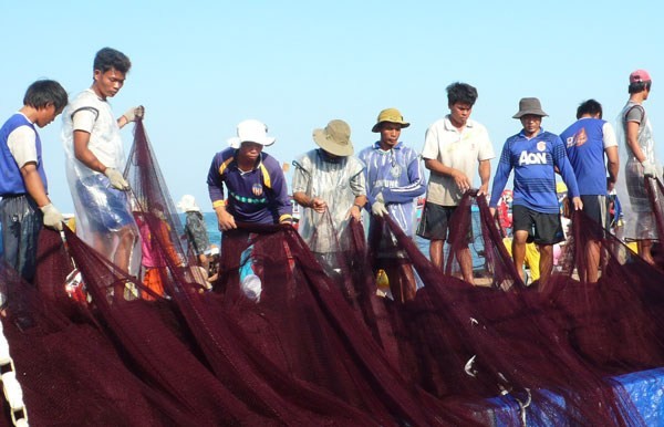Рыбаки уезда Лишон выступают против установления Китаем буровой платформы в акватории Вьетнама - ảnh 1