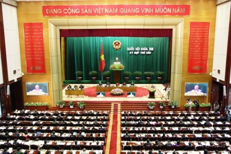 Вьетнамские депутаты обсуждают выполнение задач по социально-экономическому развитию - ảnh 1