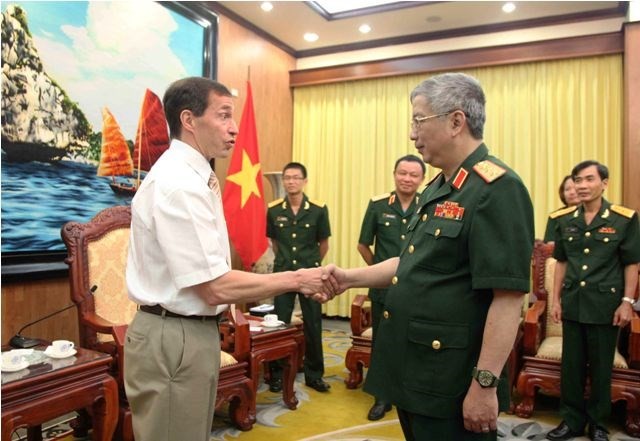 Военные ведомства Вьетнама и Канады активизируют двустороннее сотрудничество - ảnh 1