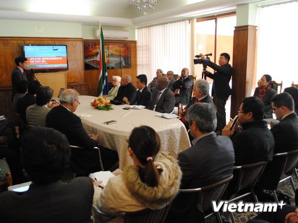 Мировая общественность поддерживает Вьетнам в мирном урегулировании ситуации в Восточном море - ảnh 1