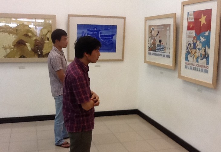 Вьетнамские деятели изящных искусств обращают взор к морю и островам Родины - ảnh 2