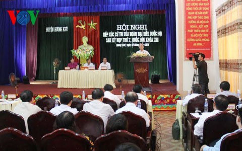 Спикер вьетнамского парламента встретился с избирателями провинции Хатинь - ảnh 1