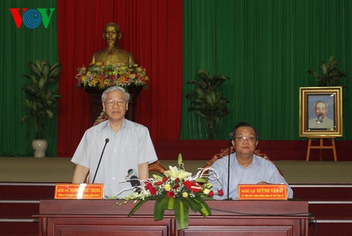 Генсек ЦК КПВ провел рабочую встречу с главными кадрами провинции Биньтхуан - ảnh 1
