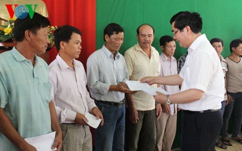 Министр Као Дык Фат навестил рыбаков провинции Куангнгай - ảnh 1