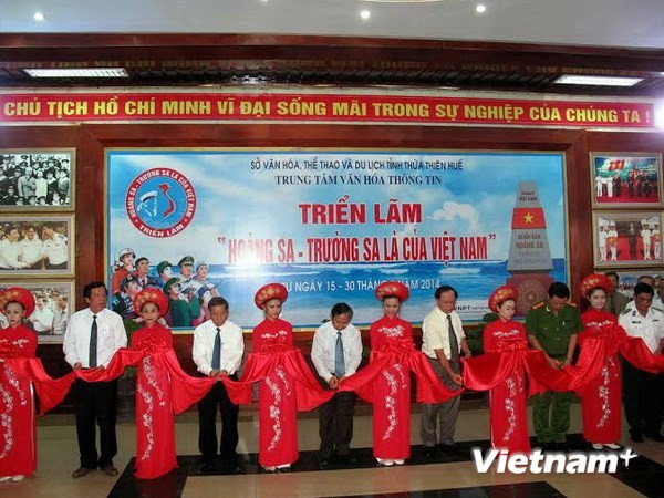 В провинции Тхыатхиен-Хюэ открылась выставка «Хоангша и Чыонгша принадлежат Вьетнаму» - ảnh 1