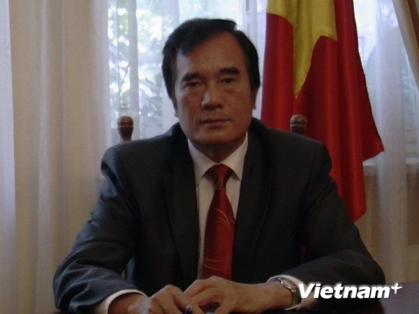 Посольство СРВ на Украине содействует вьетнамцам, проживающим на востоке этой страны - ảnh 1
