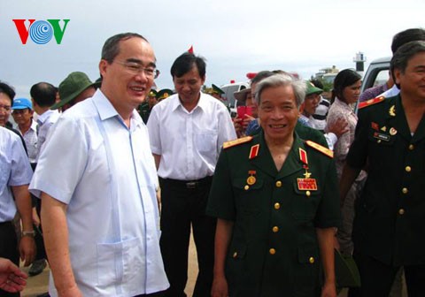 Глава ОФВ Нгуен Тхиен Нян посетил островной уезд Лишон провинции Куангнай - ảnh 1