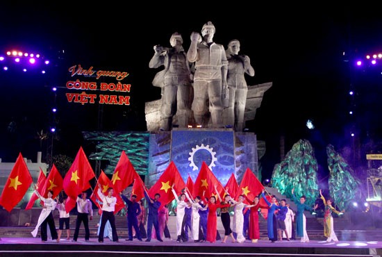 Во Вьетнаме прошел телемост на тему «Слава профсоюзам Вьетнама» - ảnh 1