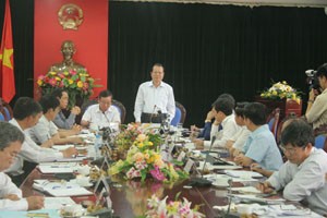 Вице-премьер CРВ Ву Ван Нинь провел рабочую встречу с руководителями провинции Хоабинь - ảnh 1