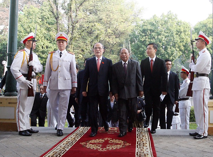 Развитие всестороннего сотрудничества между Вьетнамом и Камбоджей - ảnh 1