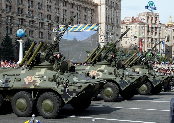 В Киеве прошел военный парад ко Дню независимости Украины - ảnh 1