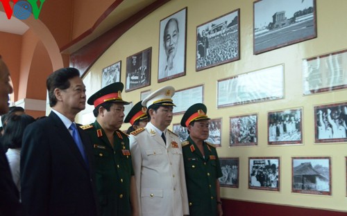 По всему Вьетнаму проходят мероприятия, посвященные большому празднику страны - ảnh 1