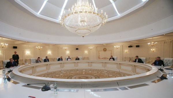 Киевские власти и ополченцы договорились о создании демилитаризованной зоны - ảnh 1