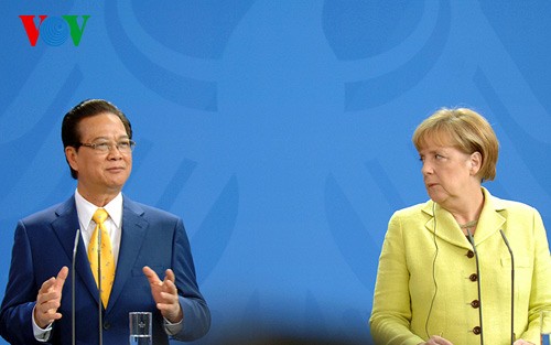 Премьер-министр СРВ Нгуен Тан Зунг провел переговоры с канцлером ФРГ Ангелой Меркель - ảnh 2
