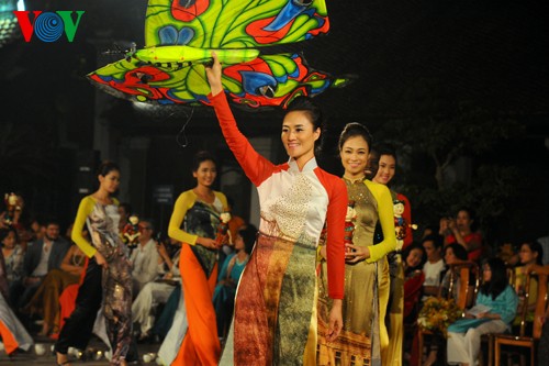 Красота вьетнамской женщины через «Наше платье» - ảnh 1