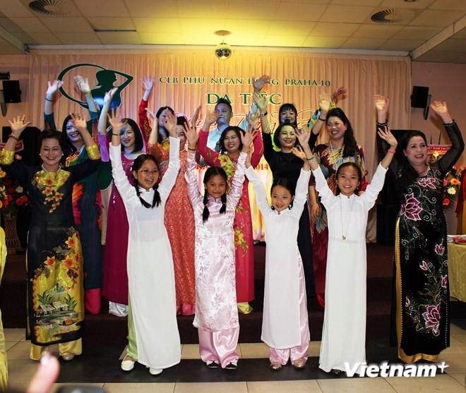 В России и Чехии прошли мероприятия в честь Дня вьетнамской женщины - ảnh 1