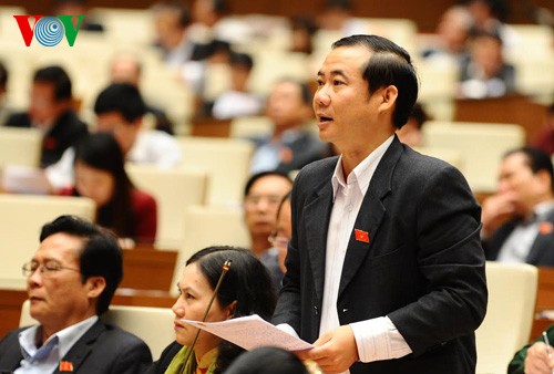 Вьетнамские депутаты обсудили доклад об исполнении парламентских постановлений о запросах - ảnh 2
