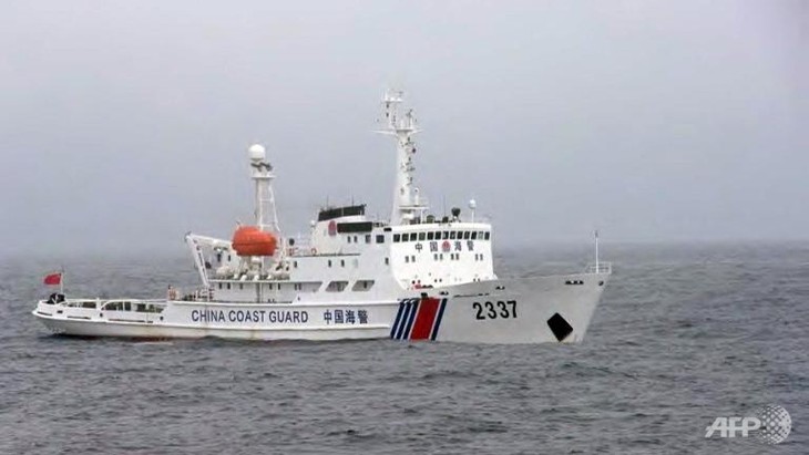 Япония заявила протест Китаю из-за захода китайских судов в акваторию спорных островов - ảnh 1