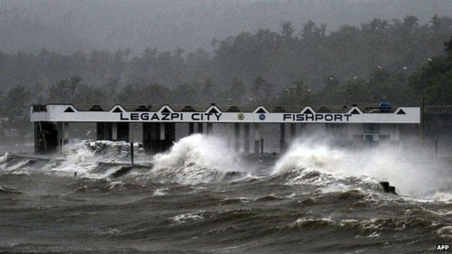 Жертвами тайфуна Хагупит на Филиппинах стали два человека - ảnh 1