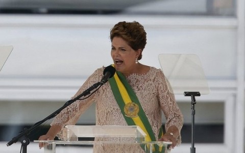 Президент Бразилии Дилма Роуссефф вступила в должность на второй срок - ảnh 1