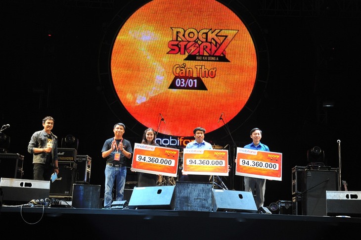 В программе «RockStorm» в городе Кантхо внесли 283 млн донгов в благотворительные фонды - ảnh 1