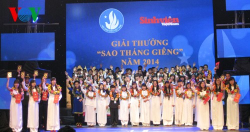В Ханое отметили 65-летие Дня студентов и школьников Вьетнама - ảnh 1