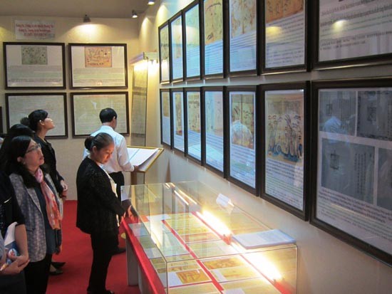 В Биньтхуан открылась выставка, посвященная вьетнамским островам Хоангша и Чыонгша» - ảnh 1