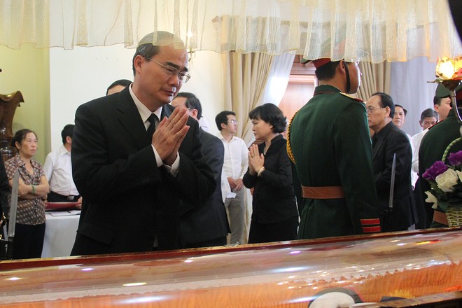 Руководители и жители Вьетнама приняли участие в церемонии прощания с Нгуен Ба Тханем - ảnh 2