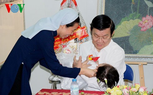 Президент СРВ Чыонг Тан Шанг поздравил жителей уезда Кучи города Хошимина с Тэтом - ảnh 1