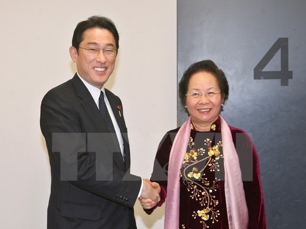 Вице-президент СРВ Нгуен Тхи Зоан приняла главу МИД Японии - ảnh 1
