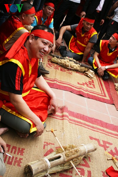 Соревнование по приготовлению риса в селе Тхикам - ảnh 3
