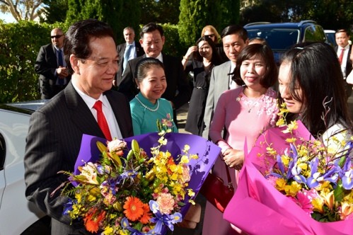 Премьер-министр Нгуен Тан Зунг посетил посольство Вьетнама в Австралии - ảnh 1