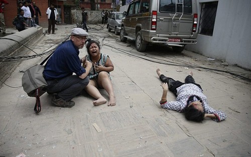 Не поступило никакой информации о  наличии вьетнамцев среди пострадавших в землетрясениях в Непале - ảnh 1