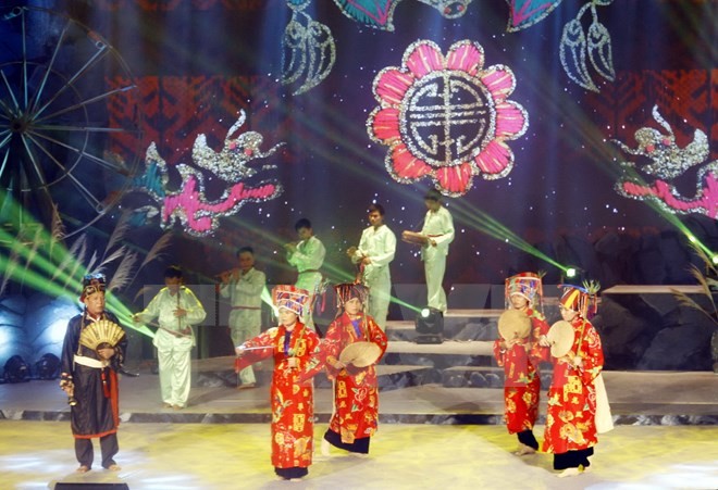 В провинции Донгтхап открылся фестиваль народных песен Южного Вьетнама - ảnh 1