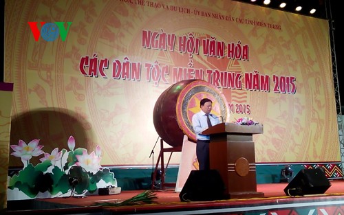 Открылся праздник культуры народностей Центрального Вьетнама-2015 - ảnh 1