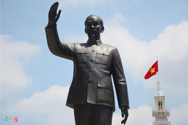 Памятник Хо Ши Мину в городе, носящем его имя - ảnh 2