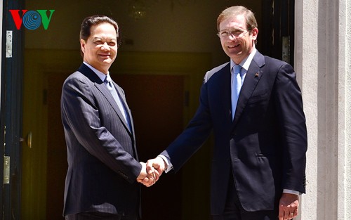 Премьер-министр Вьетнама провел переговоры с португальским коллегой - ảnh 1