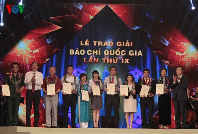 Церемония вручения премий за лучшие журналистские произведения 2014 года - ảnh 2