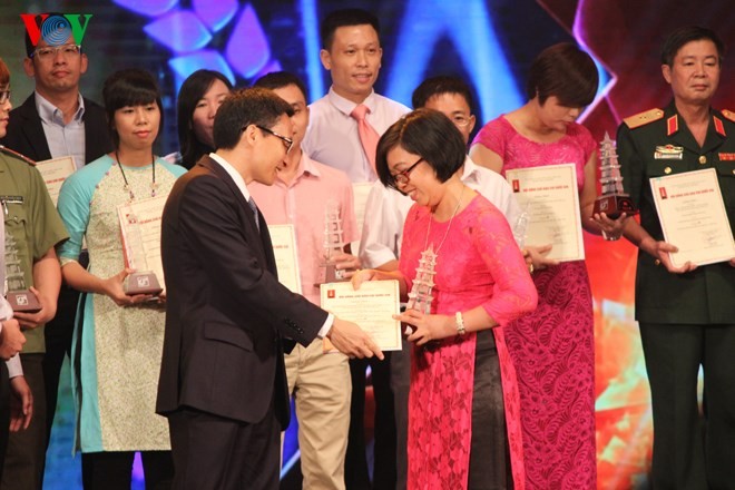 Церемония вручения премий за лучшие журналистские произведения 2014 года - ảnh 5