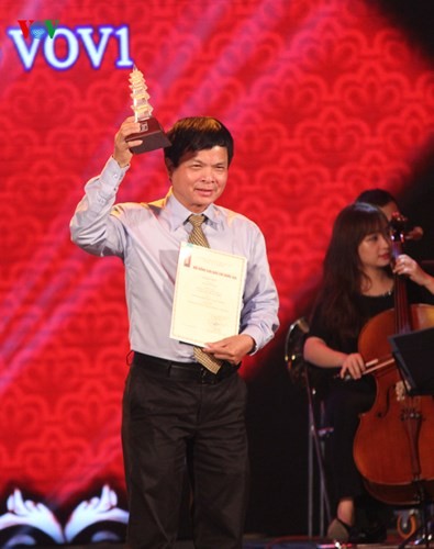 Церемония вручения премий за лучшие журналистские произведения 2014 года - ảnh 6