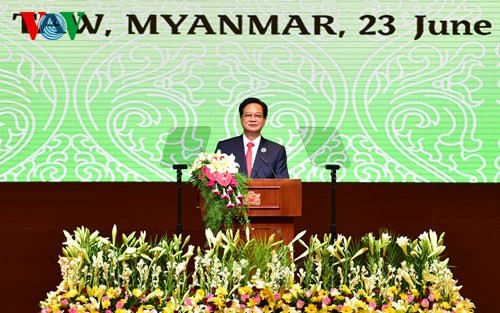 Премьер Вьетнама принял участие в разных мероприятиях по вьетнамским инвестициям в Мьянме - ảnh 1