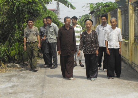 Пожилые люди активно участвуют в строительстве новой деревни - ảnh 2